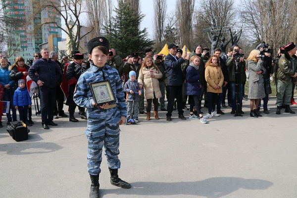 "Любо казакам!": 5-летие Крымской весны отметили состязанием по рубке шашкой