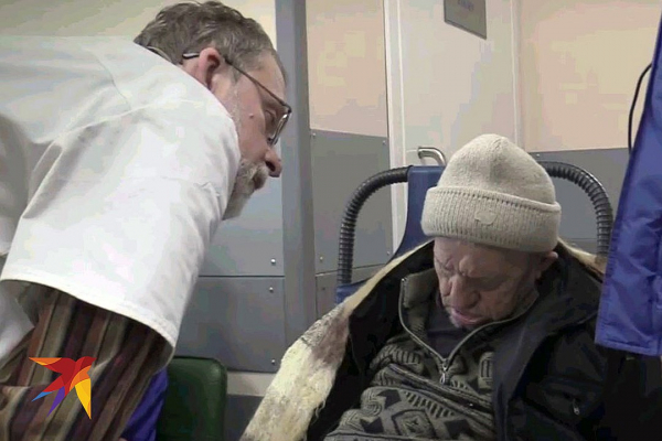 Больной дедушка из Ростова несколько дней путешествовал по Москве в скорой, потому что от него отказались все родственники