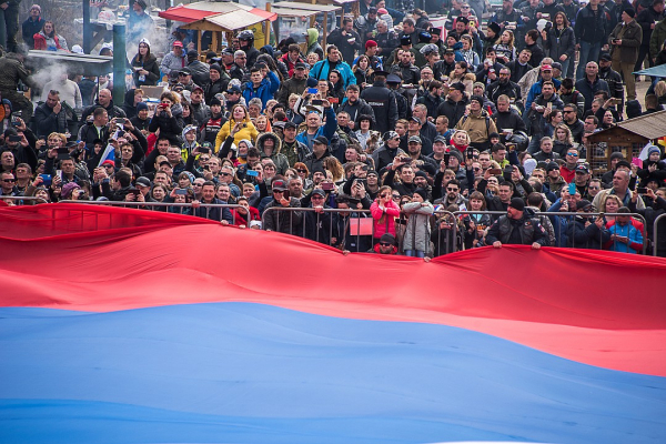 В Севастополе на празднике в честь Крымской весны развернули гигантский триколор
