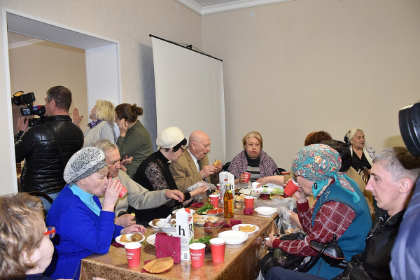 «Очаг добра»: в КЧР открылось бесплатное кафе для пенсионеров и инвалидов